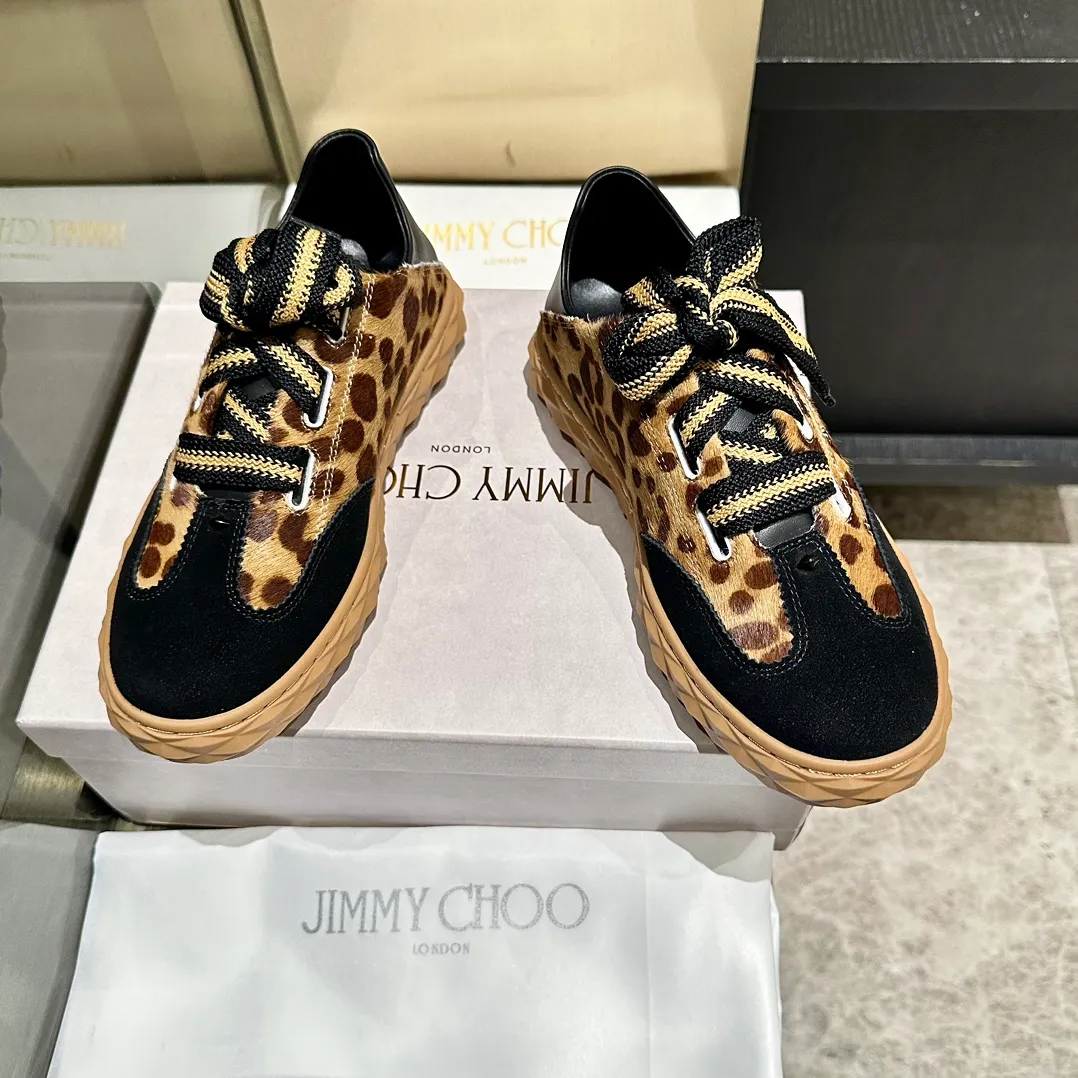 👟👟Ex-factory price 640👟👟 The new JIMMY CHOO, exclusively for sale, original large-soled casual white shoes, designed with the latest technology, strong three-dimensional effect👍The integration of multiple technologies, subverting fashion, super stylish! The combination is super beautiful. The original version is 1:1, versatile and trendy, both salty and sweet! New layout Size: 35-40